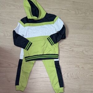 Brand new Milon Kids Green and Gray Matching Set